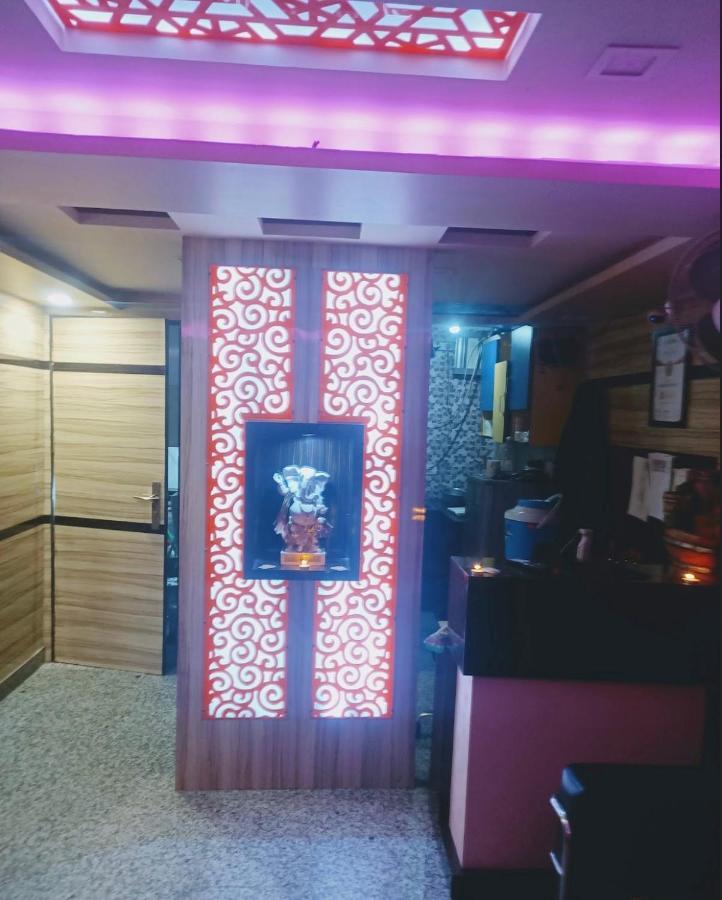 Oyo 86669 Arnav Residency Hotel New Delhi Buitenkant foto