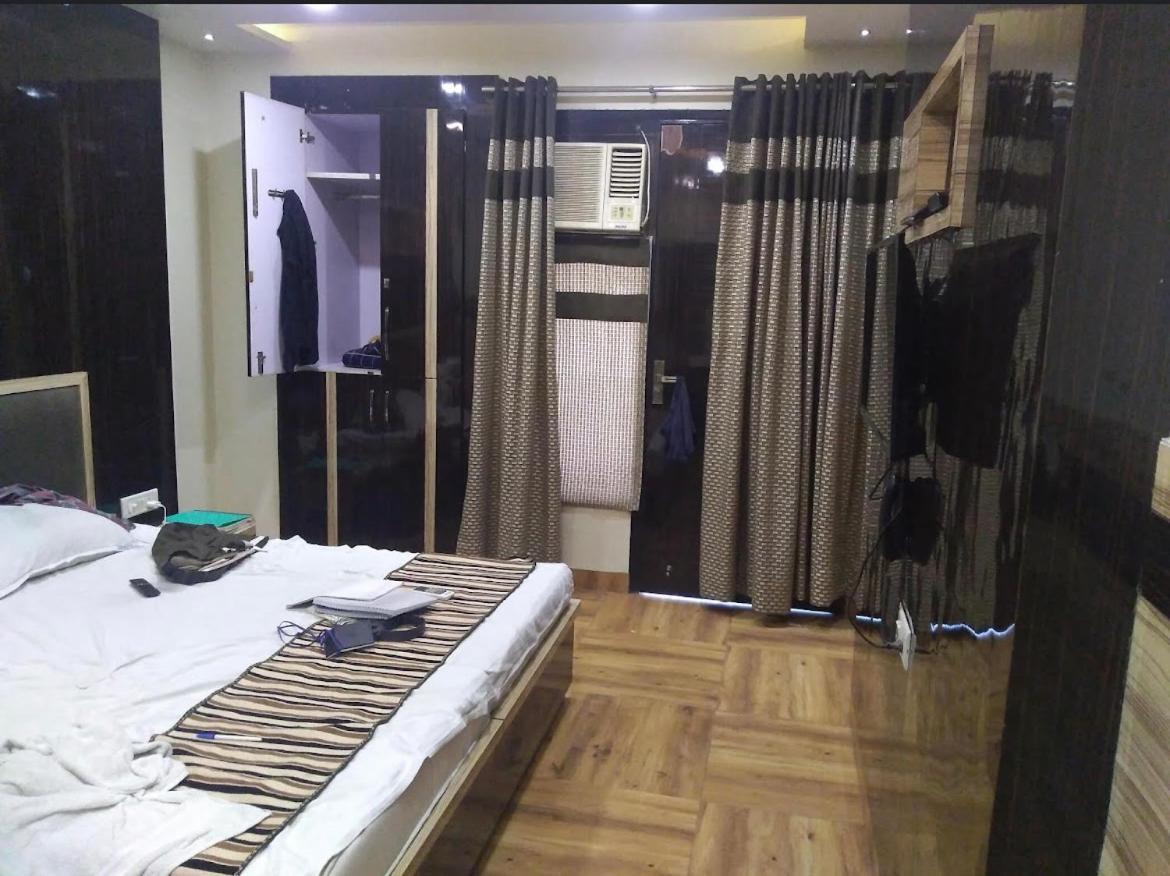 Oyo 86669 Arnav Residency Hotel New Delhi Buitenkant foto