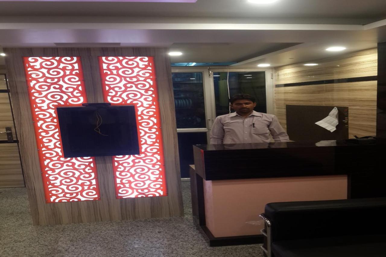 Oyo 86669 Arnav Residency Hotel New Delhi Buitenkant foto